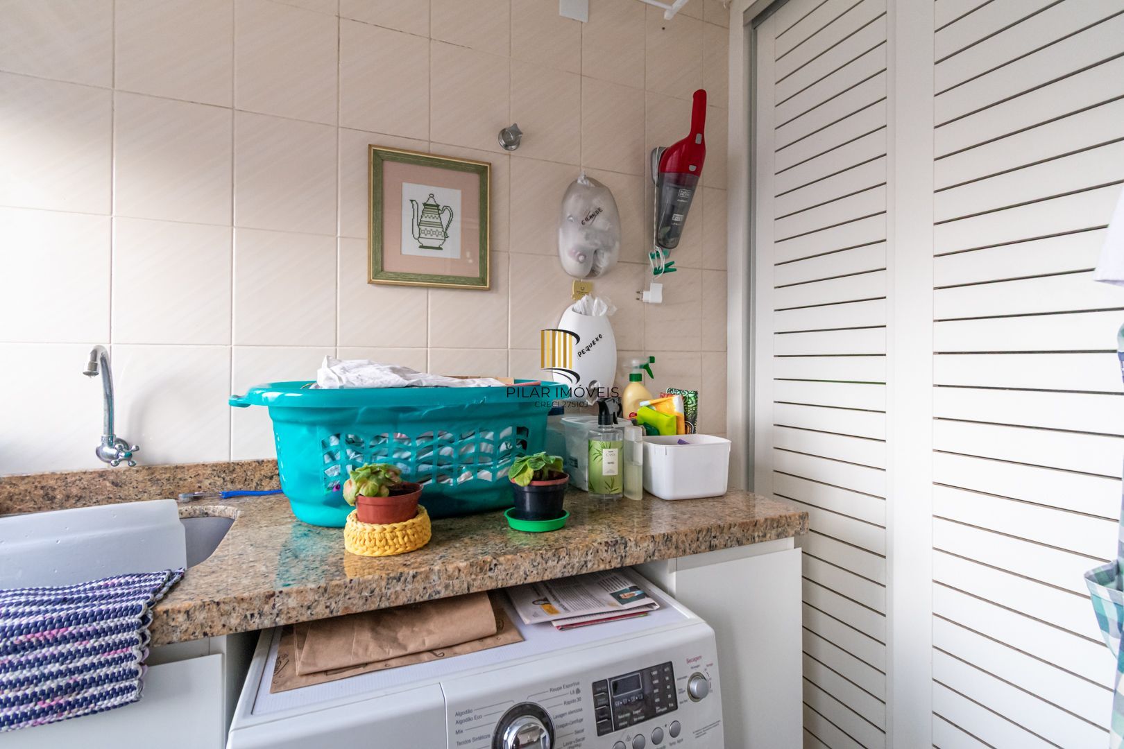 Apartamento no Passo D'areia de 3 dormitórios vaga e infra