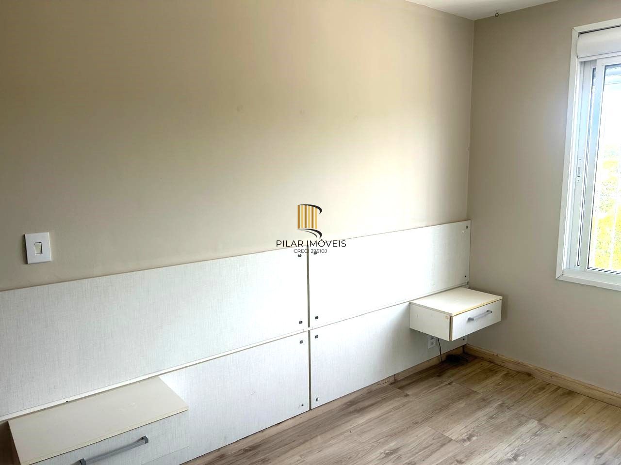 Apartamento no Cristal de 2 dormitórios, dependência e vaga