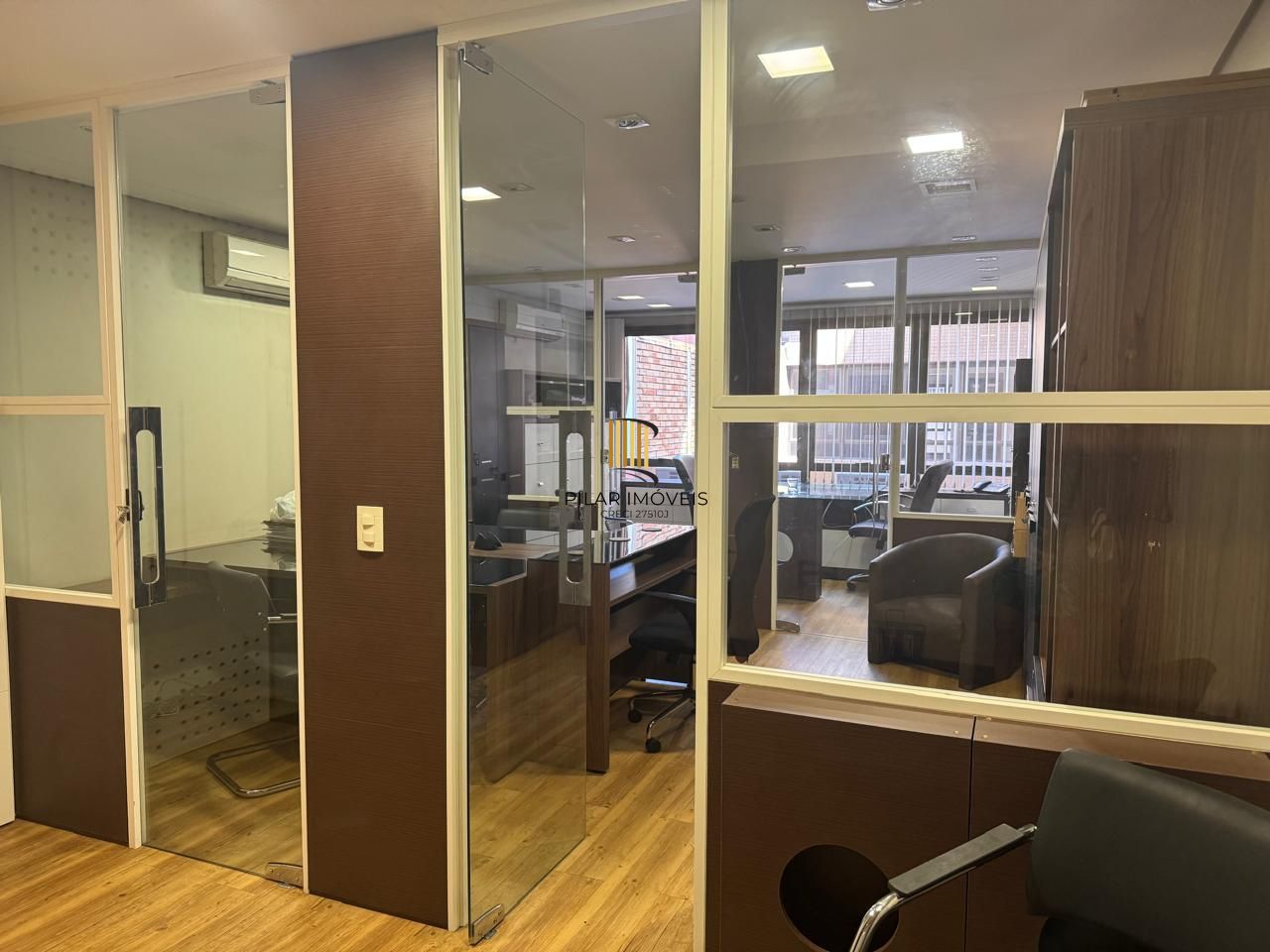 Sala comercial mobiliada com 42m² no bairro Praia de Belas DESOCUPADA