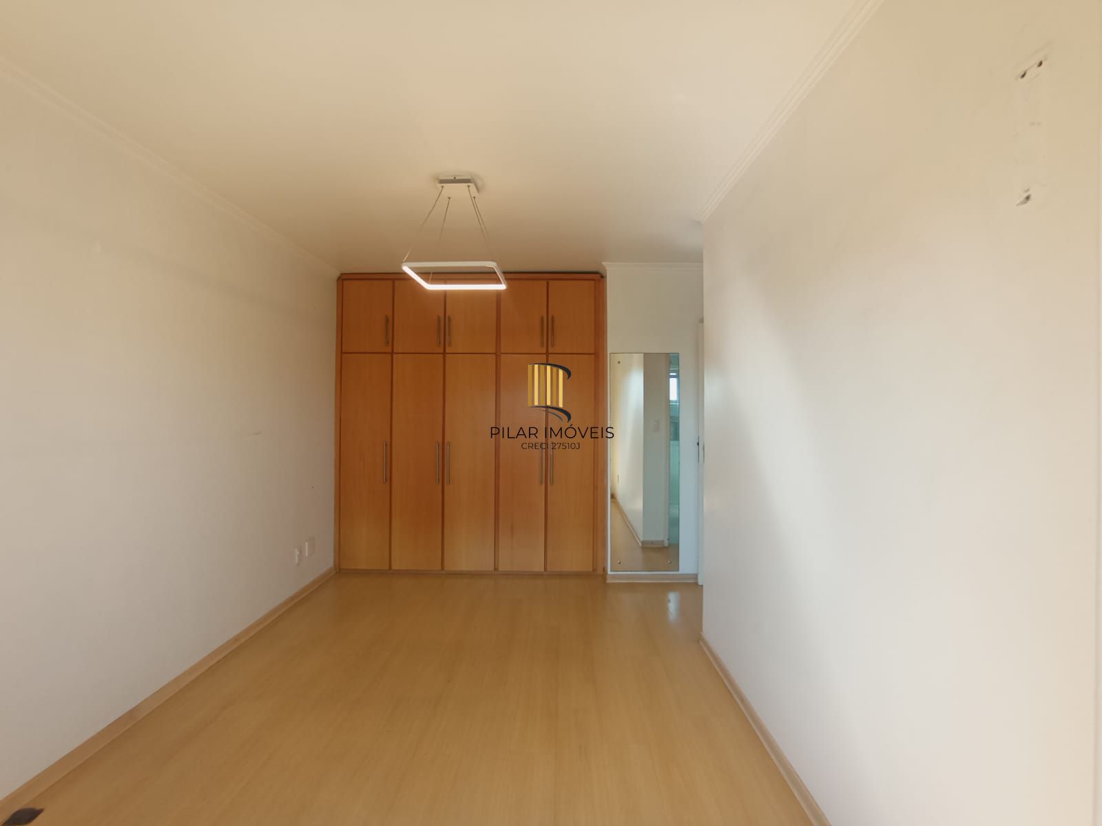 Apartamento no bairro Teresópolis de 2 dormitórios e vaga DESOCUPADO