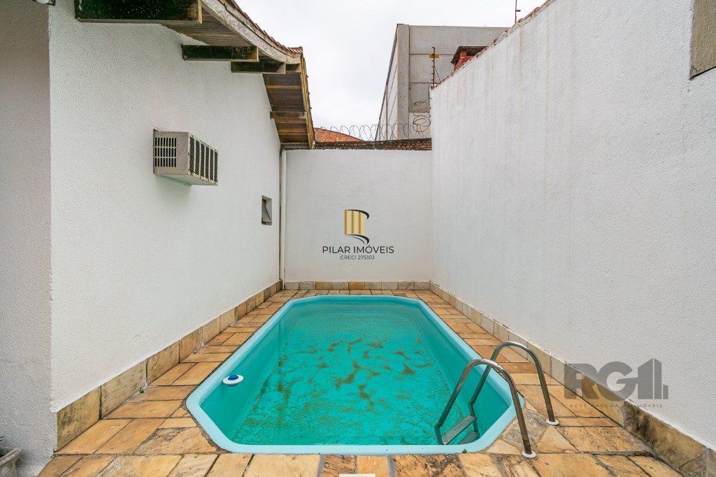 Casa no Jardim Itu com 5 dormitórios e 2 vagas e piscina