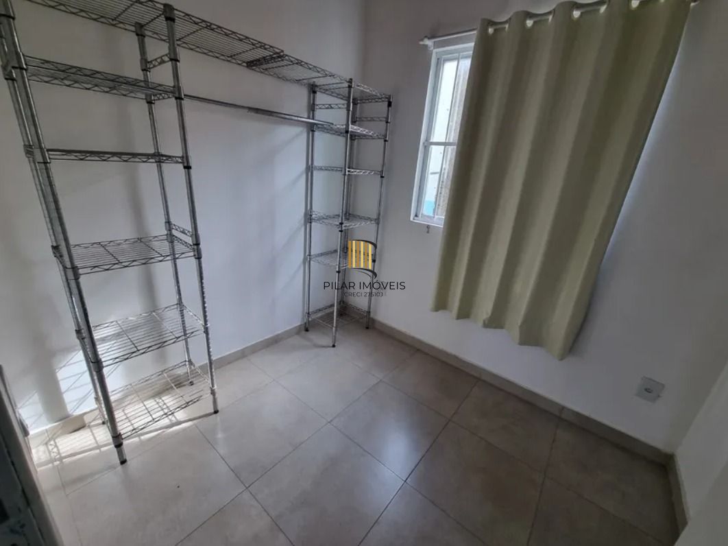 Casa sobrado no bairro Cristal de 3 domitórios e 3 vagas
