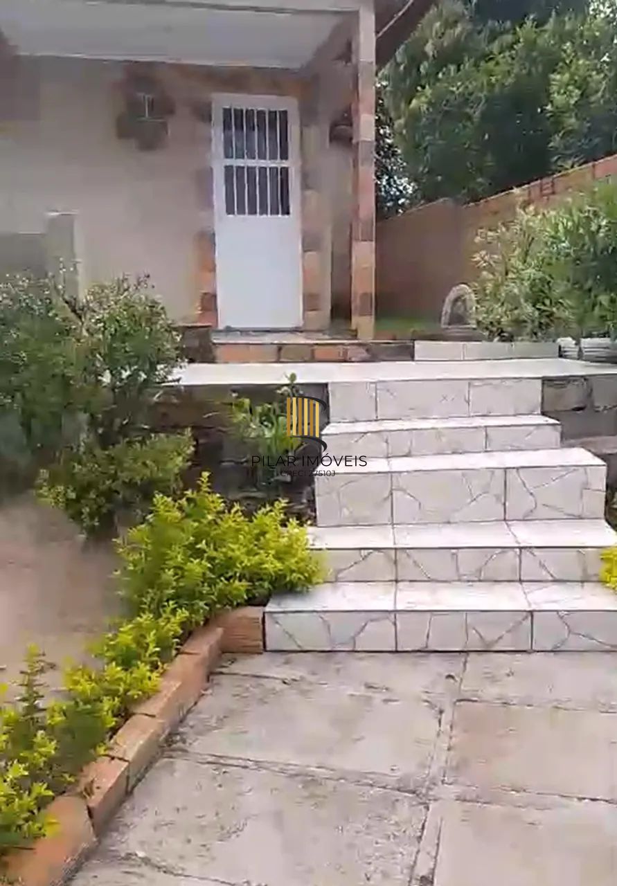 Casa 2 dormitórios no bairro Piratini