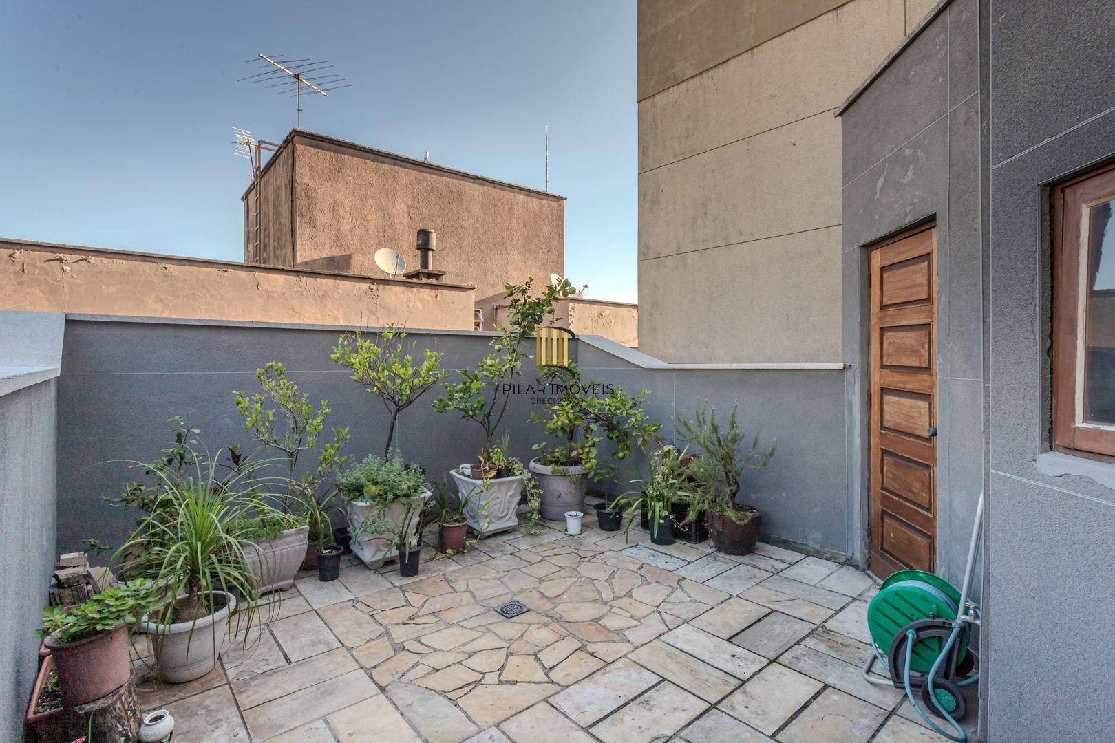 Cobertura duplex no bairro Petrópolis de 3 dormitórios vaga e terraço