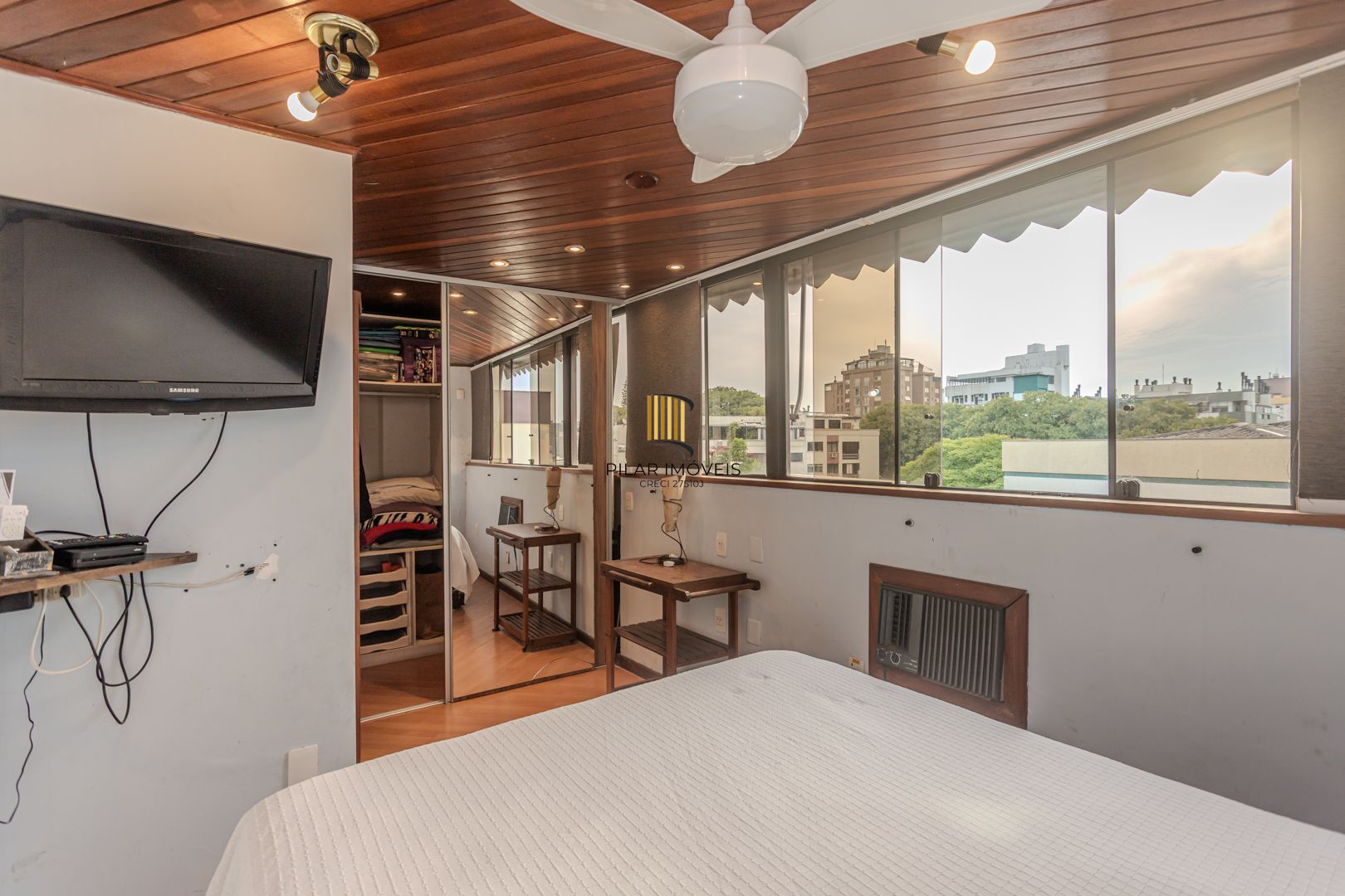 Cobertura no Menino Deus de 3 dormitórios e vaga