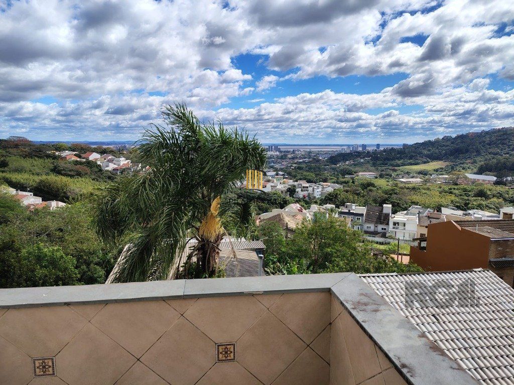 Casa sobrado com 300m² na Vila Nova de 3 dormitórios e 4 vagas
