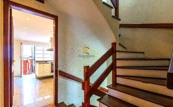 Casa sobrado no bairro Bela Vista de 3 dormitórios e 3 vagas DESOCUPADA