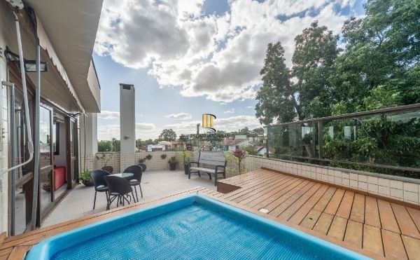 Cobertura duplex no bairro Tristeza de 3 dormitórios 2 vagas e terraço