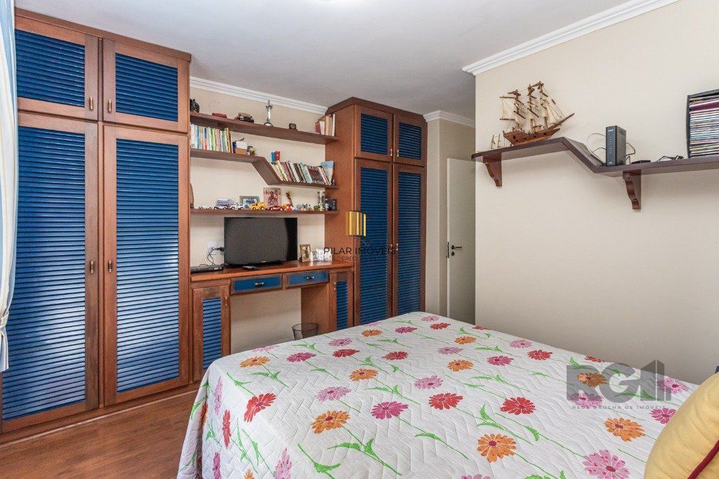 Casa no bairro Vila Ipiranga de 3 dormitórios e 3 vagas