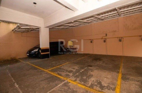 Apartamento de 2 dormitórios, 1 vaga - Petrópolis