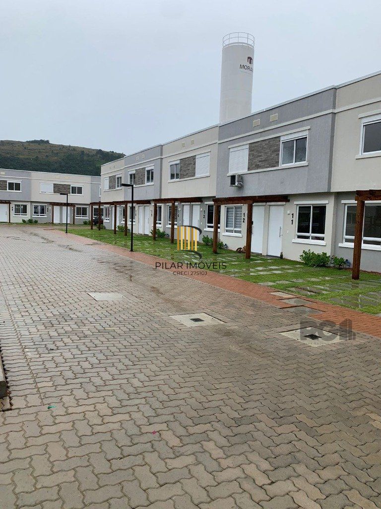 Sobrado novo com aproximadamente 88m² no bairro Vila Nova.