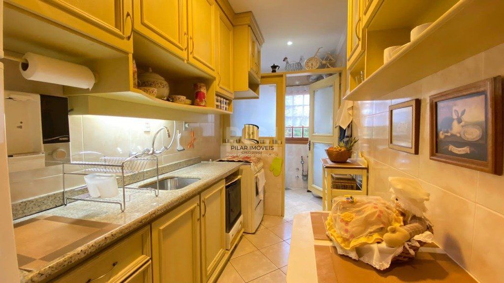 APTO SEMI MOBILIADO NO CENTRO DE GRAMADO, com lareira , sacada , churrasqueira