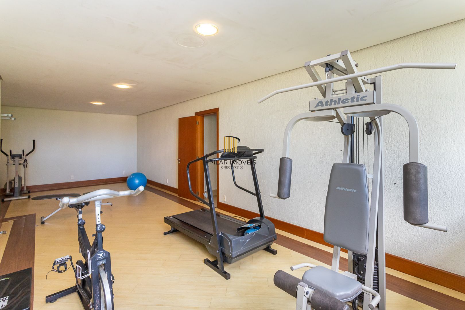 COBERTURA MOBILIADA COM VISTA PARA O GUAÍBA