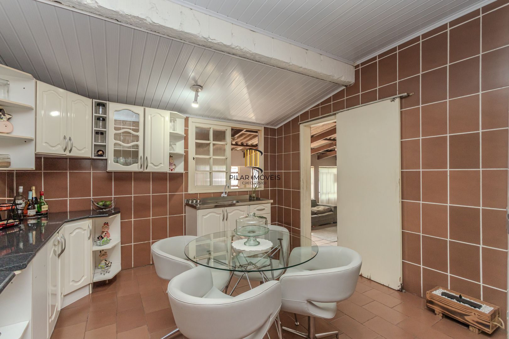 Casa no bairro Jardim Botânico de 3 dormitórios e garagem e terreno com 370m²