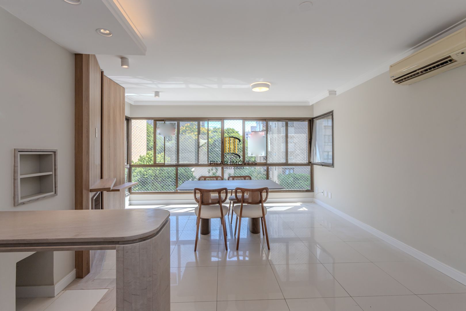 Apartamento no bairro Mont Serrat de 2 suítes e 2 vagas DESOCUPADO