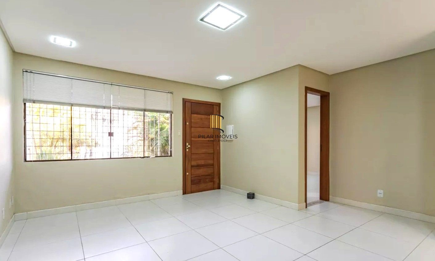 Casa no bairro Jardim Sabará de 4 dormitórios e 3 vagas DESOCUPADA
