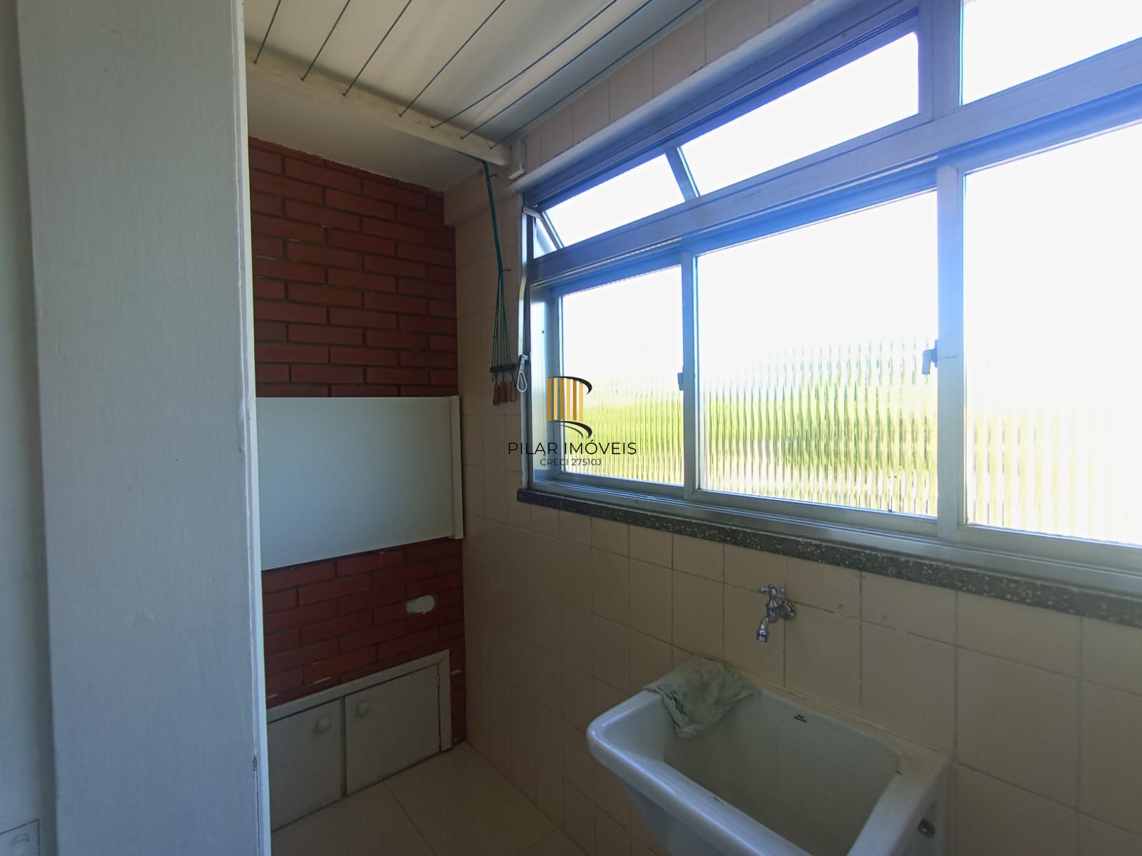 Apartamento no bairro Teresópolis de 2 dormitórios e vaga DESOCUPADO