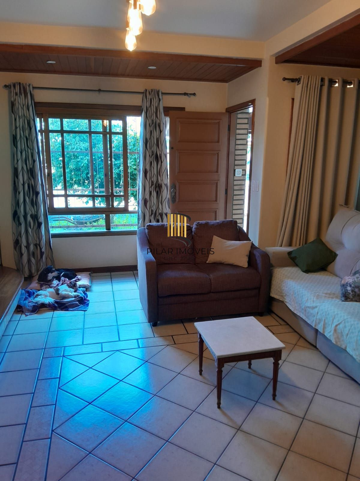 Casa sobrado a Venda de 5 Quartos, 1 Suite e 4 Vagas de Garagem com 235M²privt.