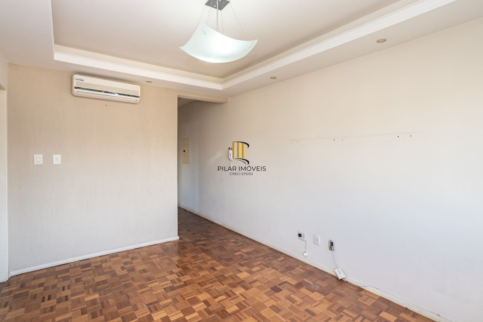 Apartamento no Petrópolis de 2 dormitórios dependência e vaga desocupado
