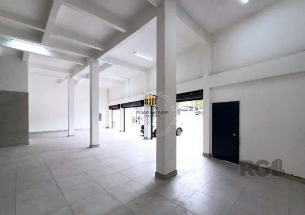 Libertas imobiliária aluga loja na Av. Assis Brasil com 530m²-Passo D`areia