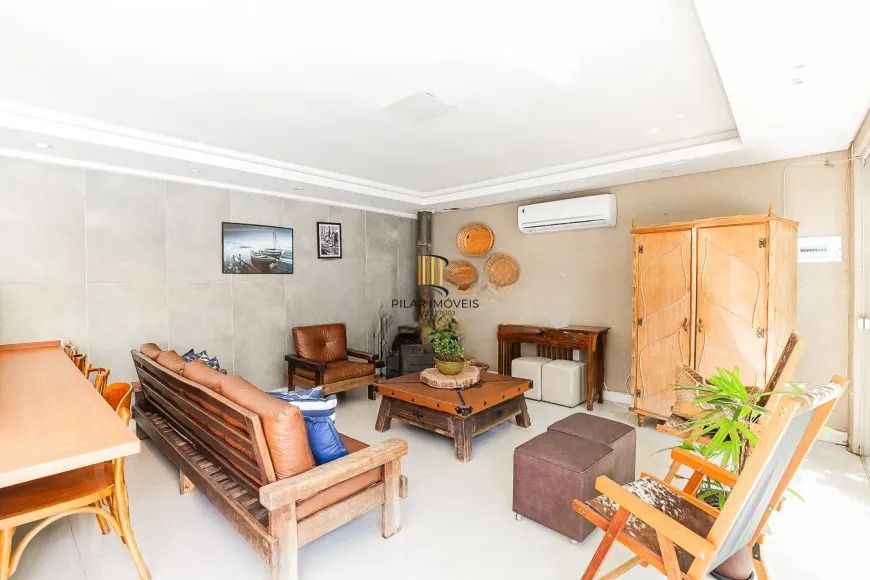Casa 4 dormitórios no bairro Chácara das Pedras