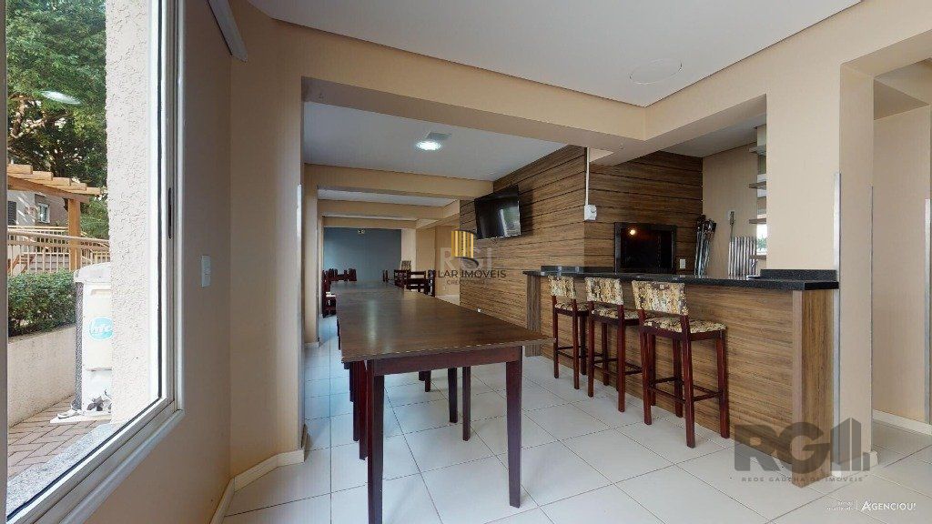 Apartamento no Urbano Menino Deus de 1 dormitório vaga e pátio