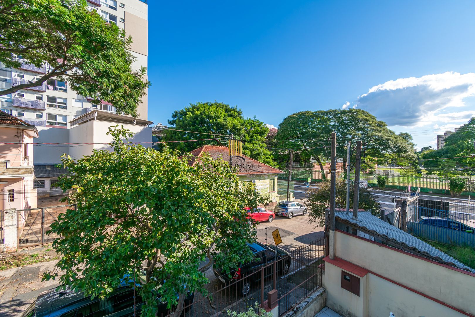 Casa 3 dormitórios no bairro Azenha