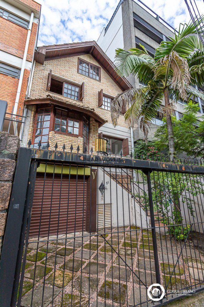Casa para Venda - 330m², 4 dormitórios, sendo 3 suites, 2 vagas - Petrópolis