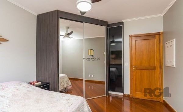 Casa sobrado no Cristal de 3 dormitórios e 3 vagas