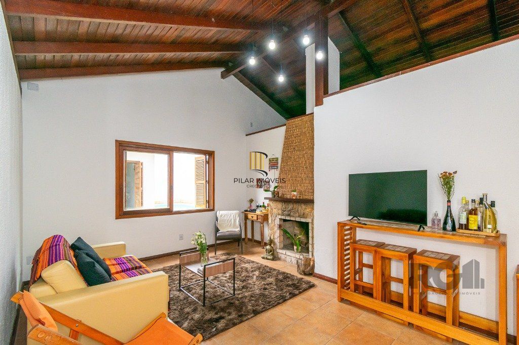 Casa no Jardim Itu com 5 dormitórios e 2 vagas e piscina