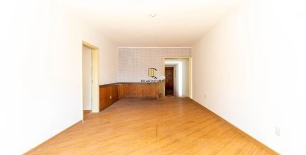 Apartamento no Petrópolis de 3 dormitórios e 2 vagas