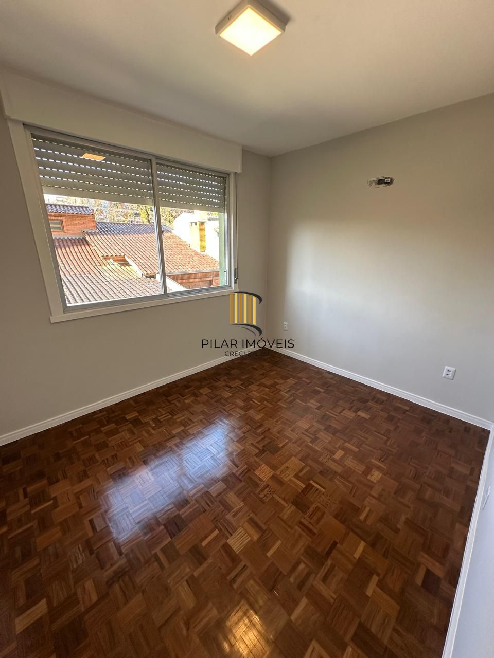 APTO COM 02 DORM. DEPENDENCIA EMP, TODO REFORMADO , SEMI-MOBILIADO, GARAGEM,  ELEVADOR