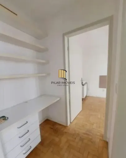 Apartamento Térreo com pátio no Menino Deus de 1 dormitório DESOCUPADO