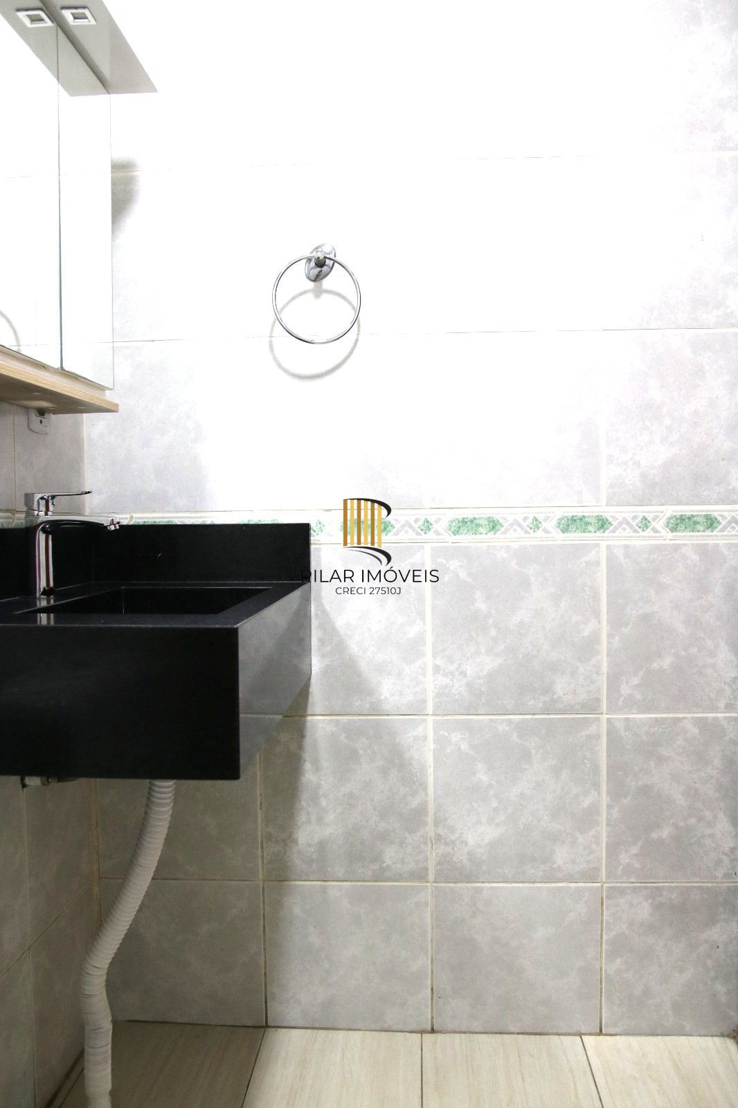 Casa sobrado na Hípica de 2 dormitórios e 2 vagas