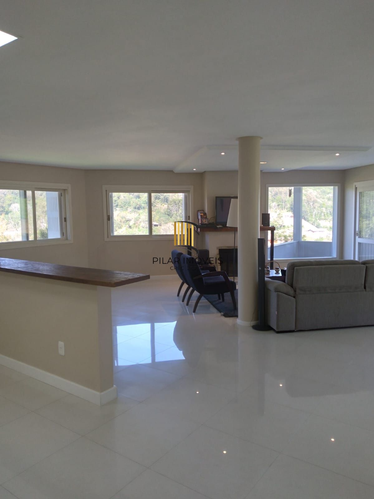 CASA COM 3 DORMIT