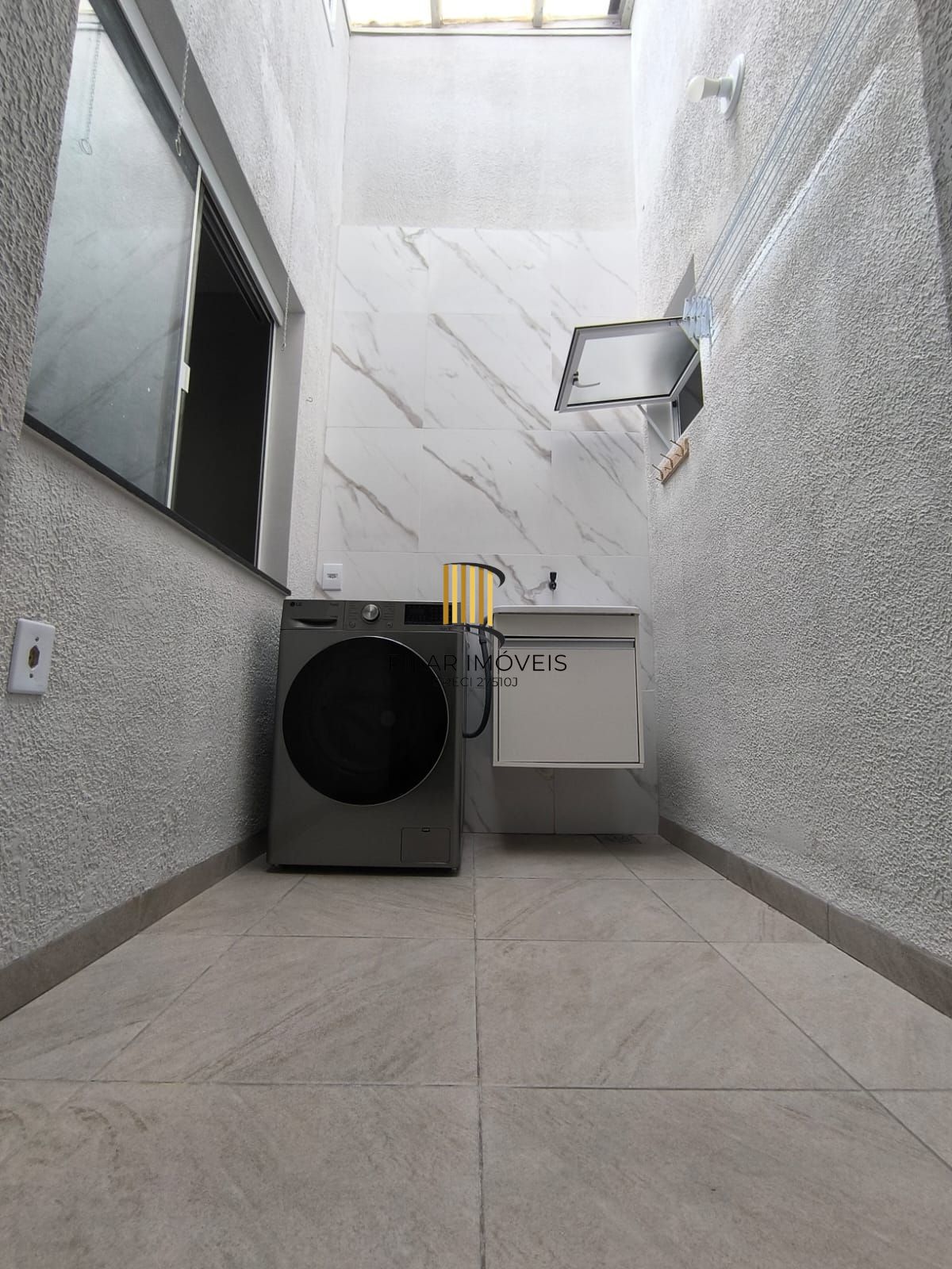 Casa 2 dormitórios no bairro Jardim Algarve