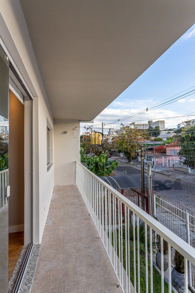 Casa sobrado no bairro Santo Antônio de 4 dormitórios e 3 vagas
