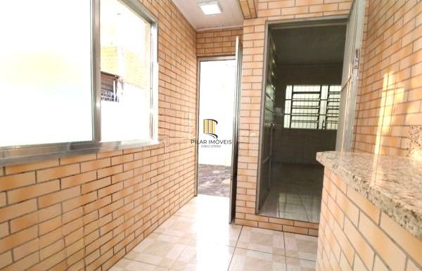 Casa no bairro Jardim Sabará de 4 dormitórios e 3 vagas DESOCUPADA