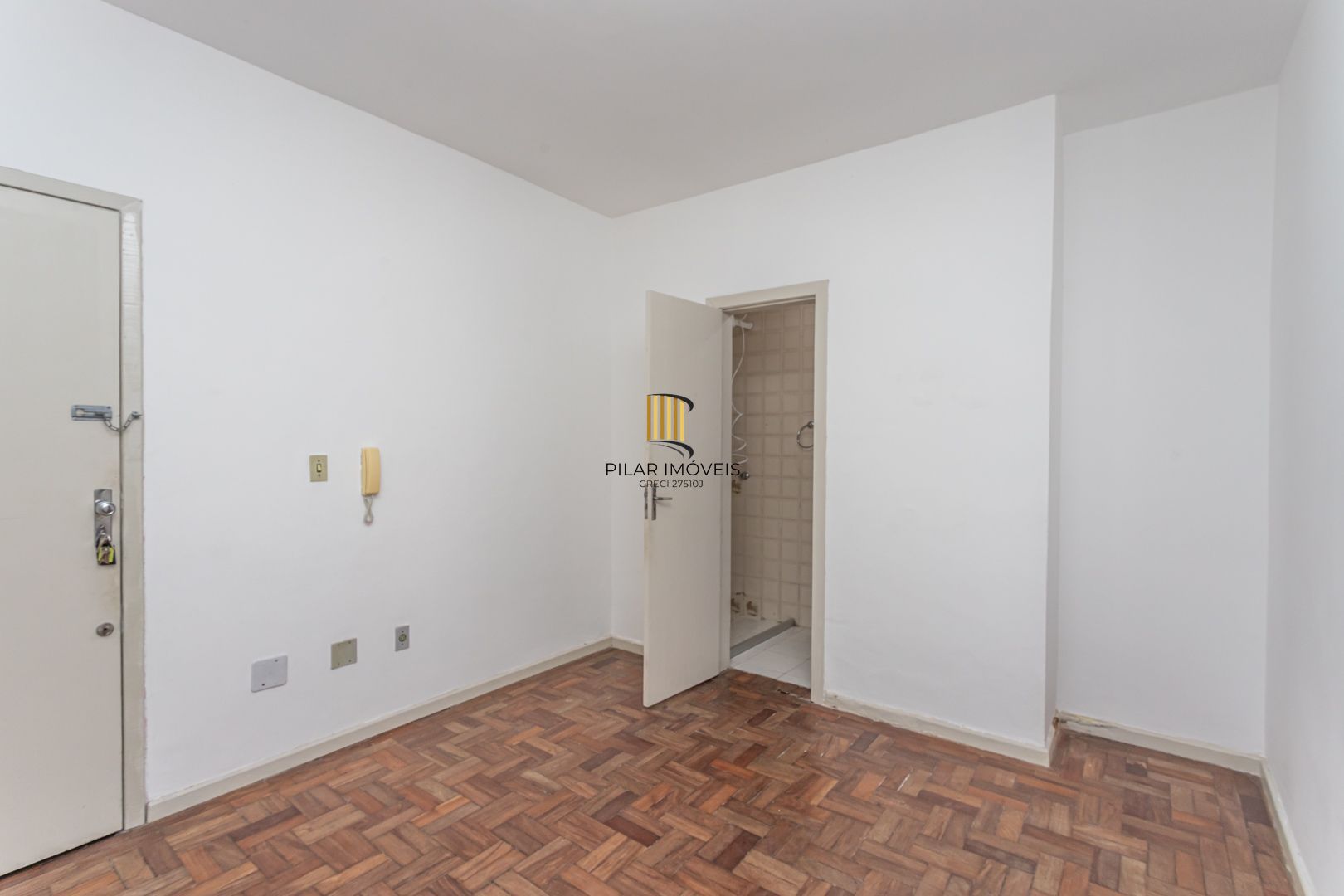 APTO DE 01 NO MENINO DEUS, DESOCUPADO