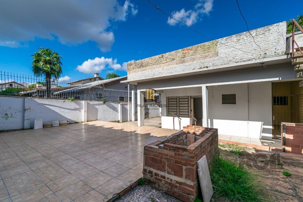 Casa no Sarandi de 2 dormitórios e 2 vagas