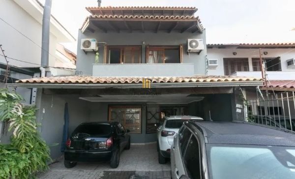 Casa sobrado no bairro Ecoville de 3 dormitórios e 4 vagas
