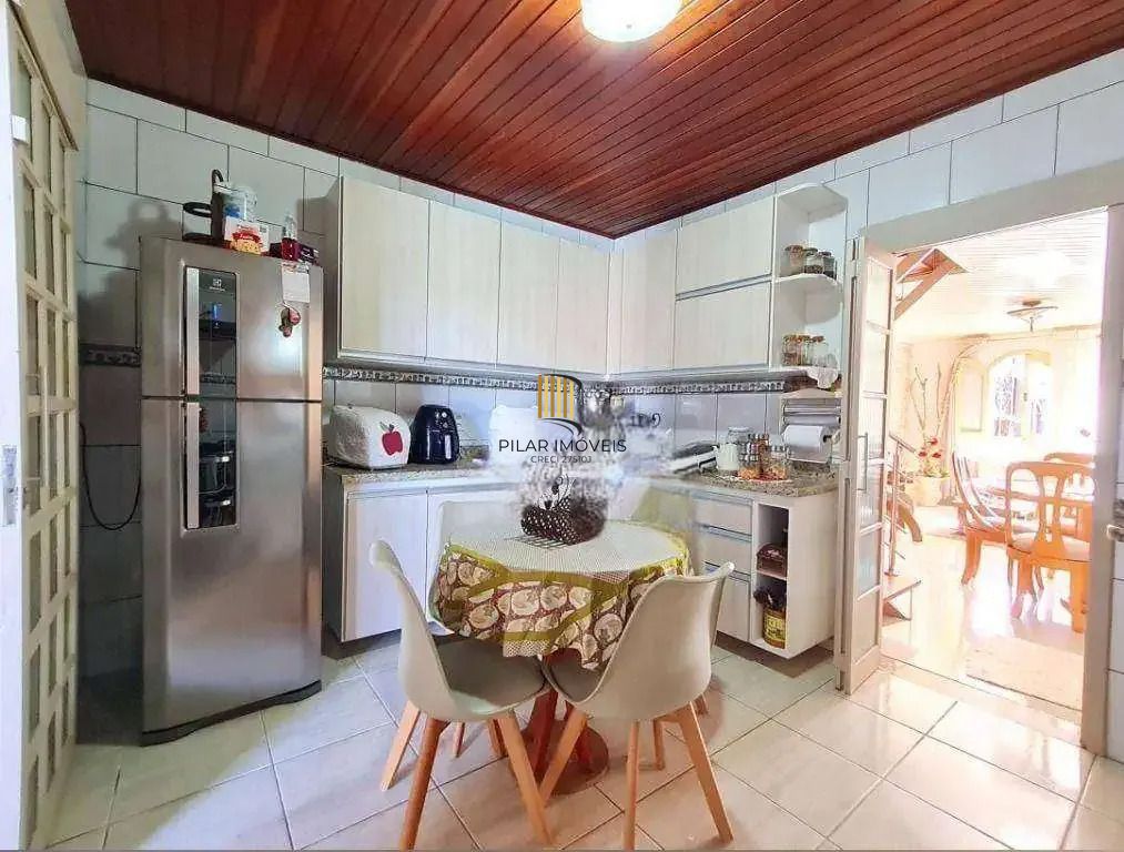 Sobrado 3 dormitórios no bairro Jardim Algarve