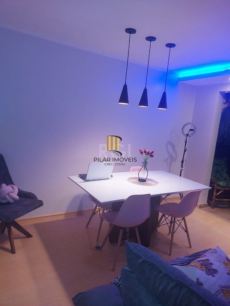Apartamento 02 dormitórios, com vaga, no bairro Jardim Itu Sabará, em Porto Alegre.