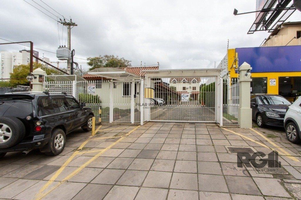 Casa em condominio no bairro Tristeza de 3 dormitórios e vaga