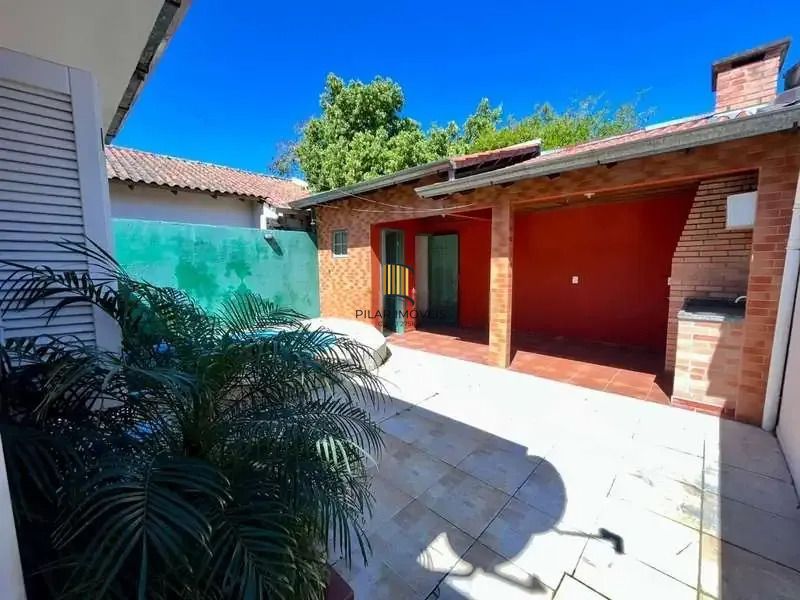 Casa 3 dormitórios no bairro Jardim Algarve