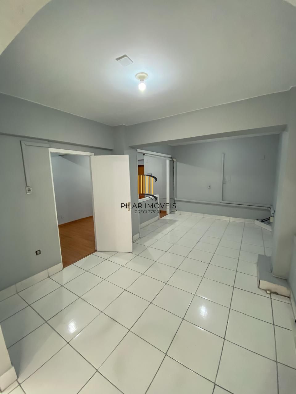 Sala comercial Andradas com terraço nos fundos