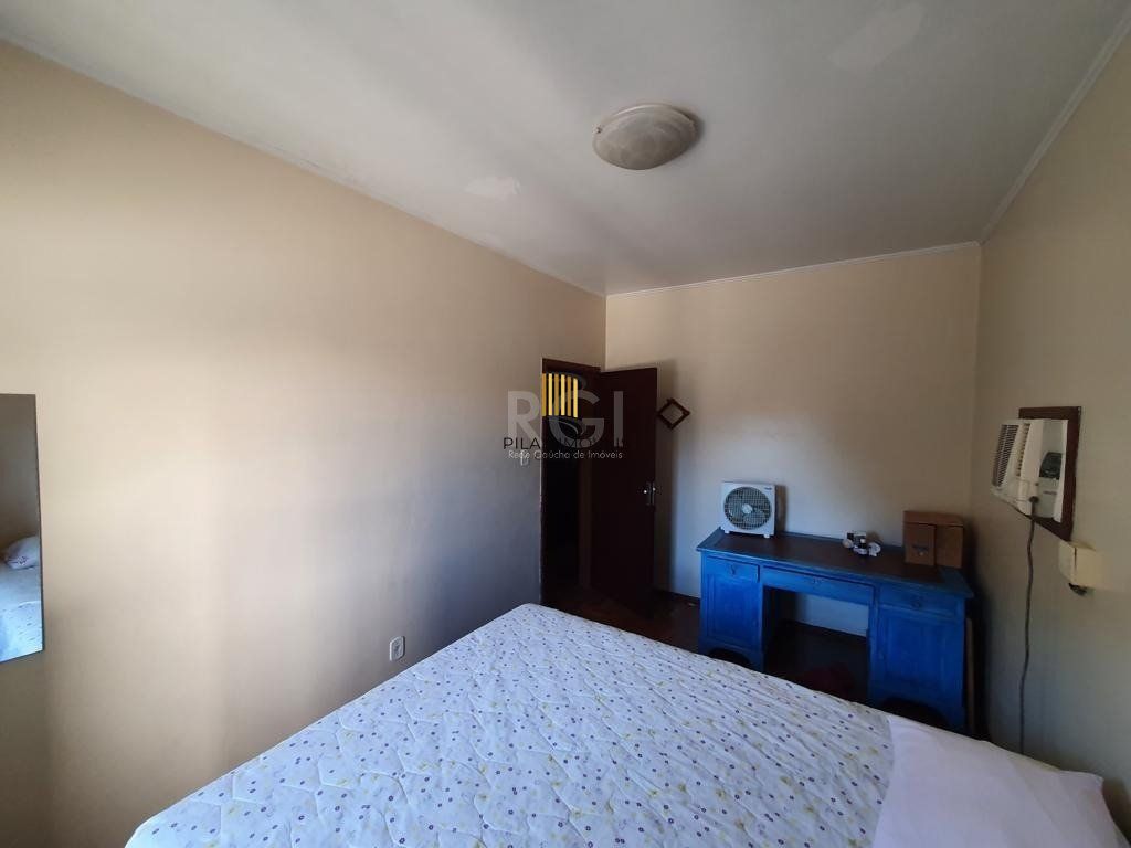 Casa para Venda - 250m², 4 dormitórios, sendo 1 suites, 4 vagas - Centro