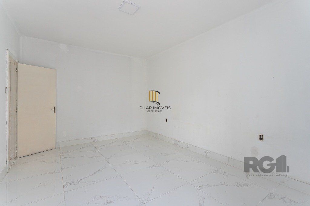 Casa Espaçosa de 3 Dormitórios à Venda no Bairro Moinhos De Vento!