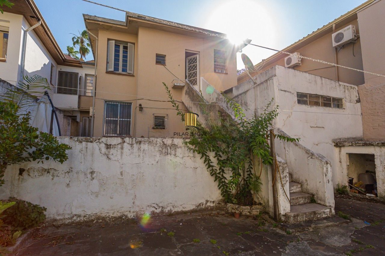 Sobrado 4 dormitórios no bairro Farroupilha