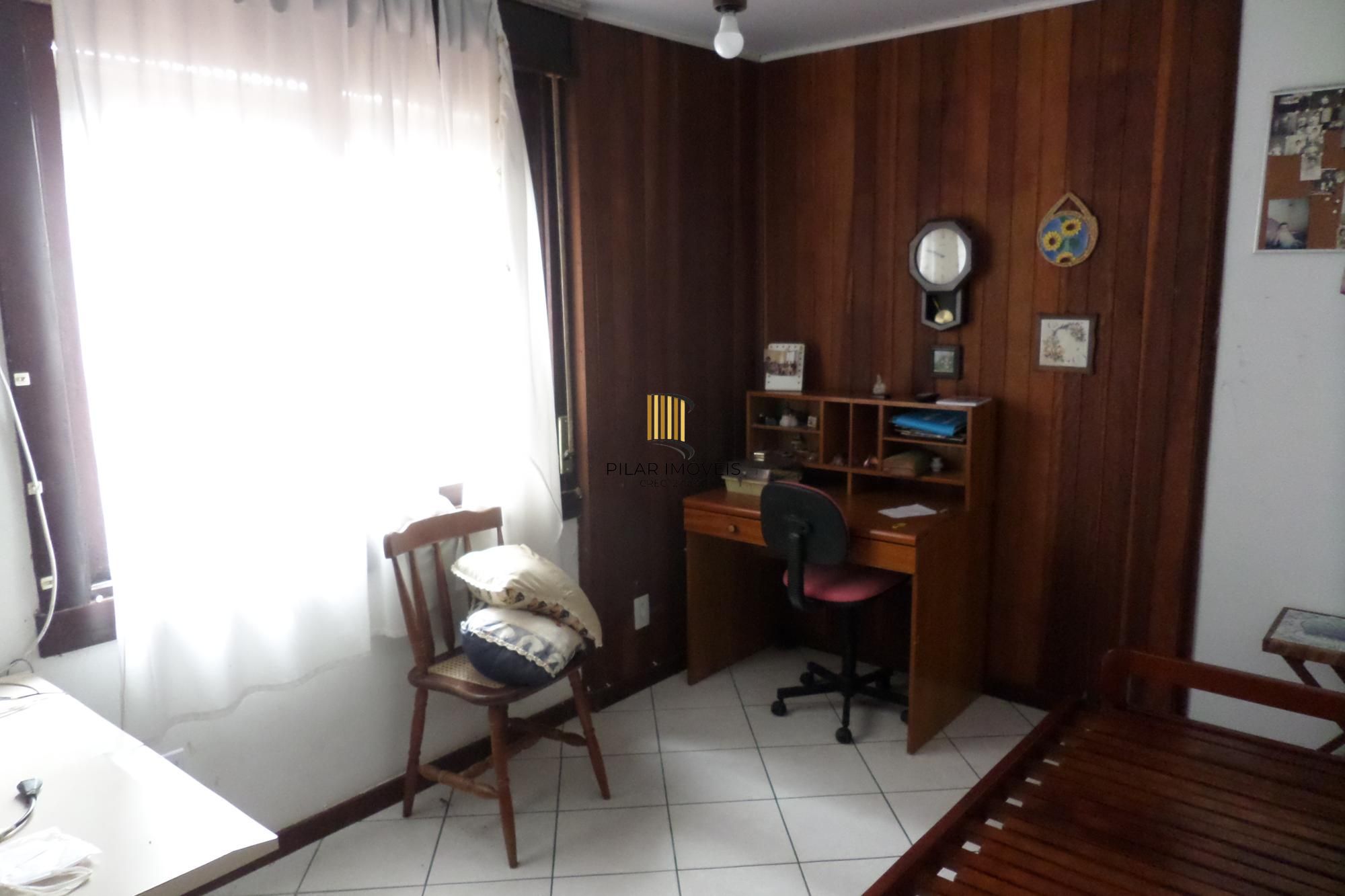 Casa no bairro Ipanema de 3 dormitórios e 2 vagas